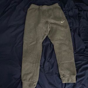 Men’s dark gray Nike sweatpants size medium